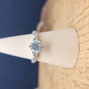 Beautiful‎ 925 Silver Cubic Zirconia Diamond Ring Size 8